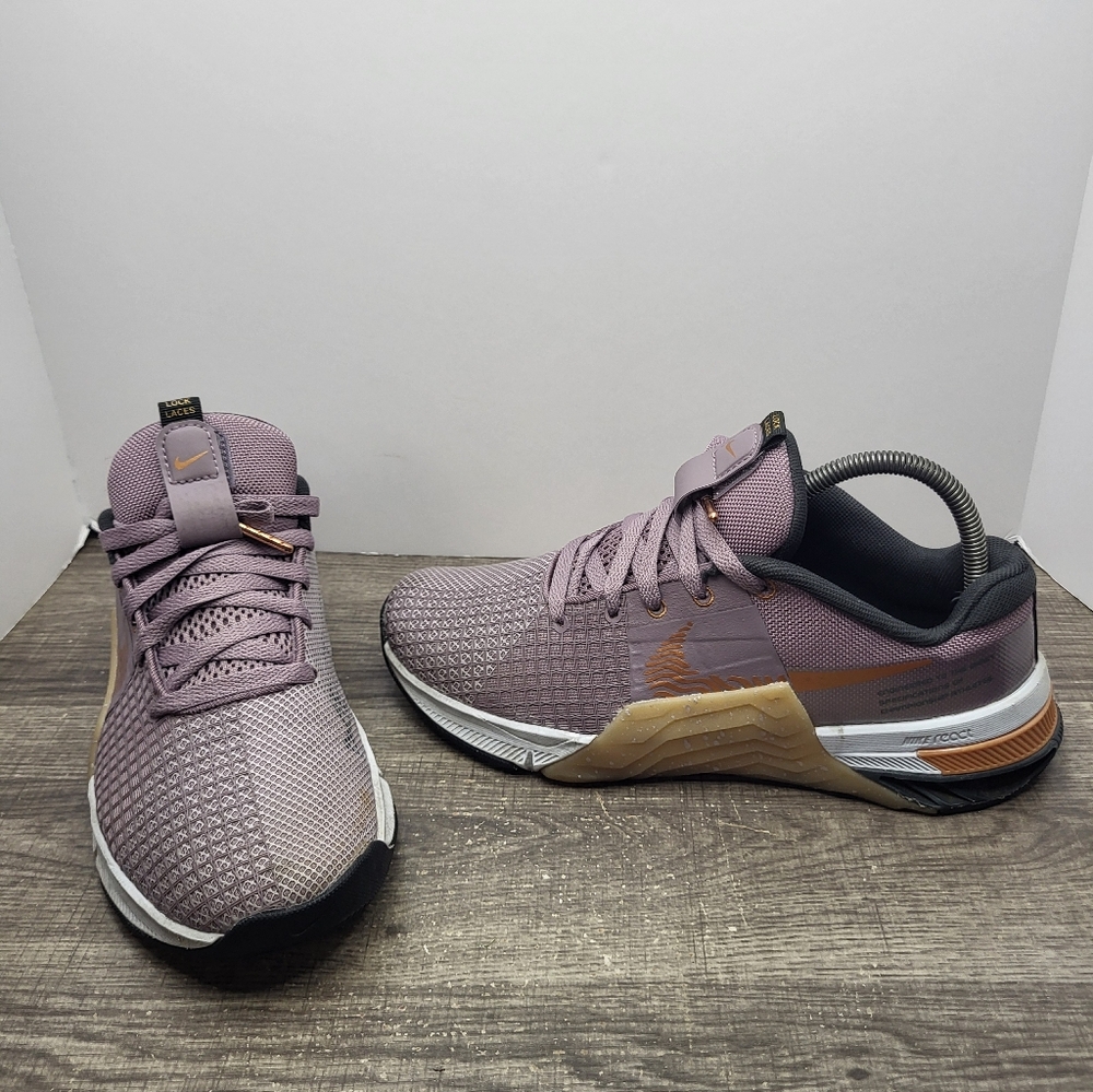 Nike Metcon 8 Premium Women's Size 9.5 DQ4681-500 Purple Smoke Metallic Copper
